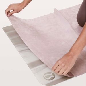 Lululemon The Towel
Smoky Blush